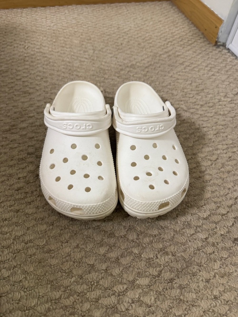 Crocs women’s Classic Clog - White